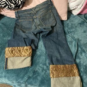 Unique denim embroidered Cache capris